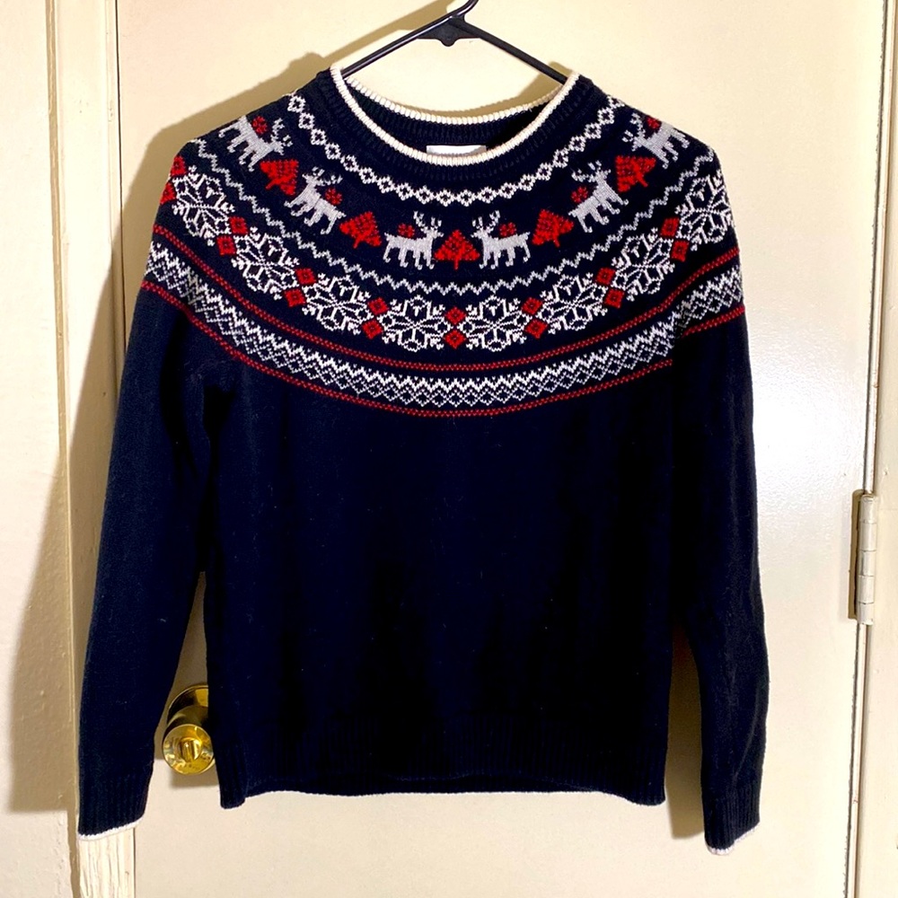 Cute holiday sweater. You can dress up or down. Perfect for the office or dinner